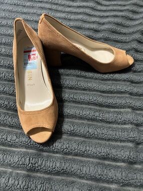 Anne Klein flex - peep-toe tan leather chunky heels size 8.5